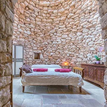Pajara Poetica Villa *